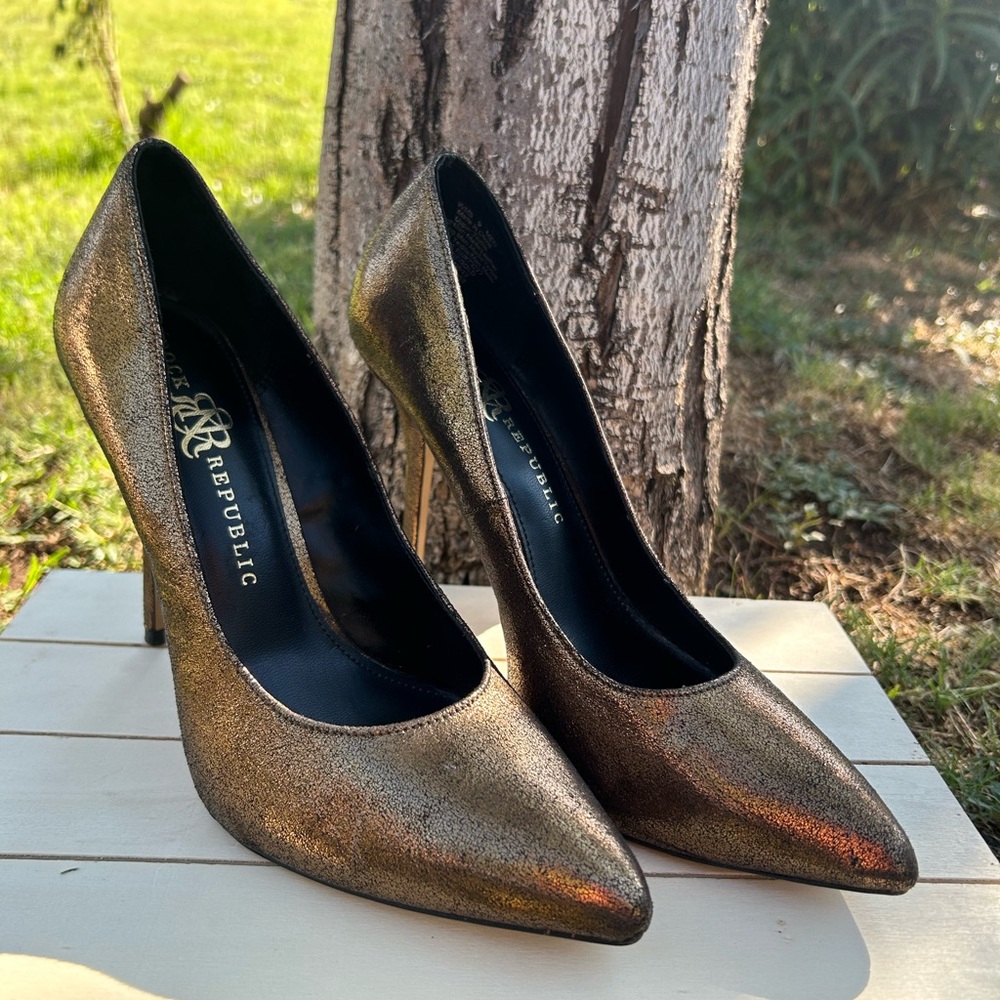 Rock and Republic Bronze High Heel Pump size 10 EUC